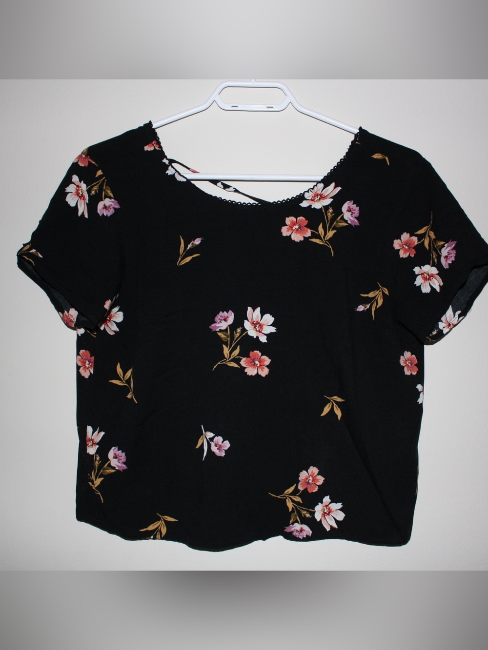 Abercrombie & Fitch Black Short-Sleeve Floral Tee